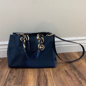 Micheal Kors Dark Blue Gold Chain Crossbody Purse